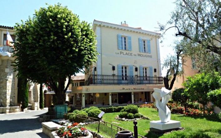 La place de Mougins