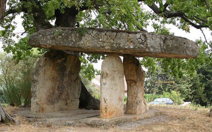 Le Dolmen de la Pierre de la Fée