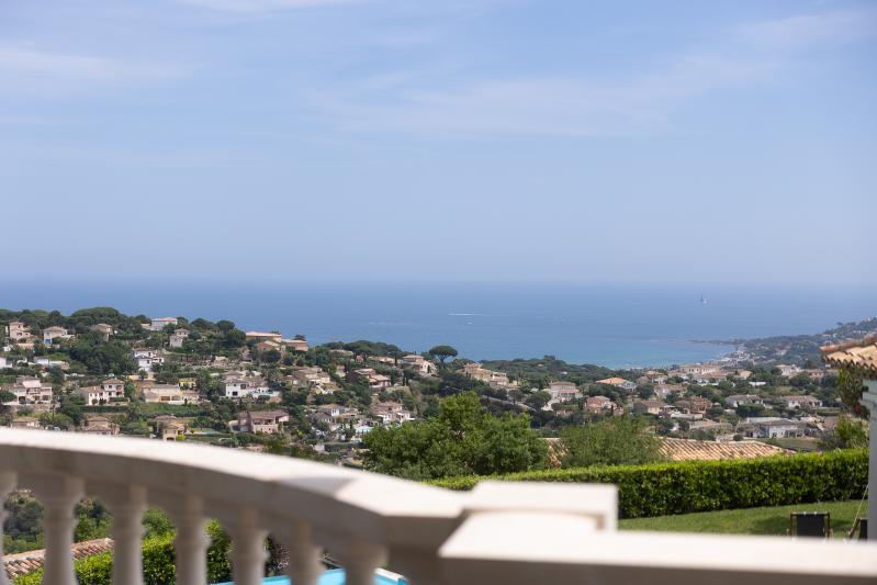 Zeezicht vanaf balkon 1e verdieping