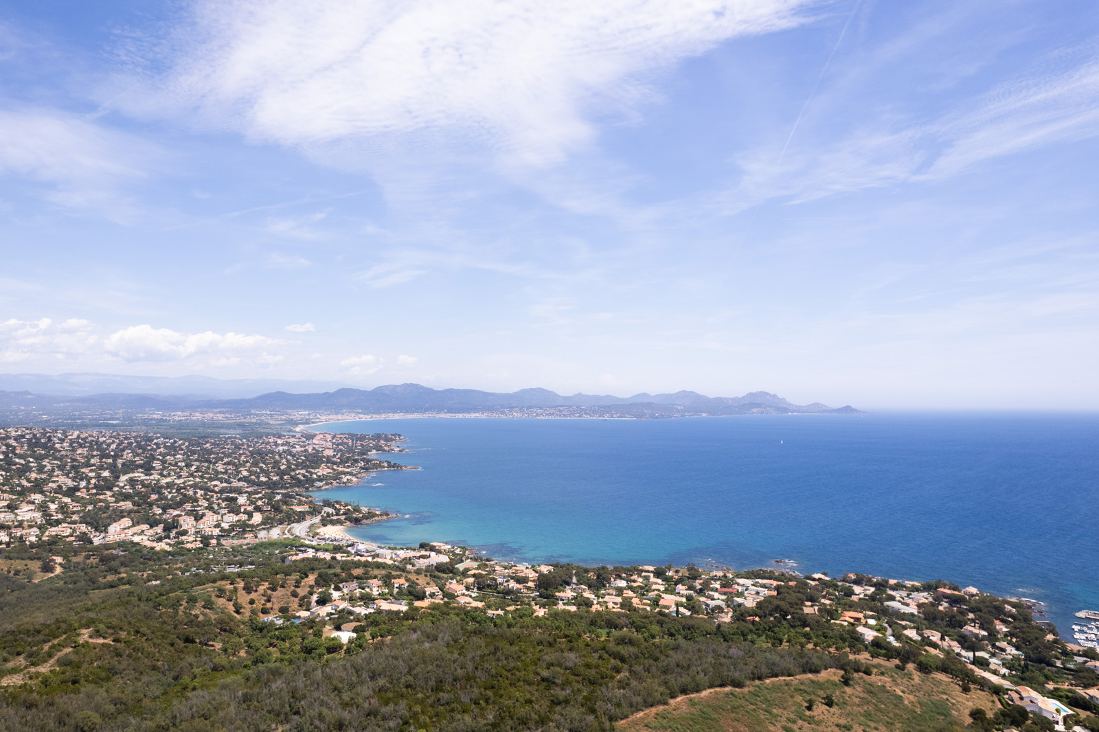 Panoramisch zicht op de Middellandse Zee