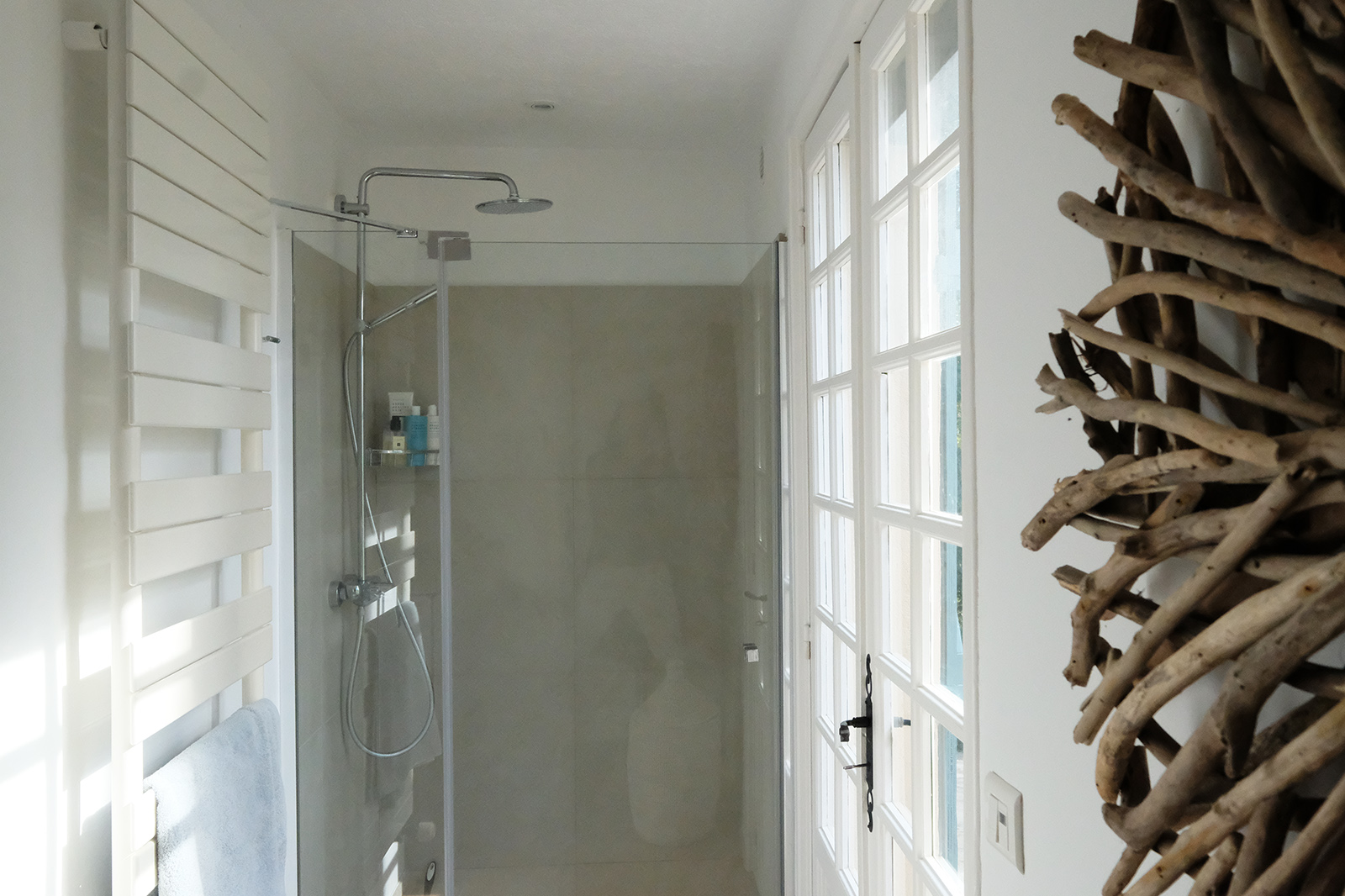 Moderne badkamer beneden 1